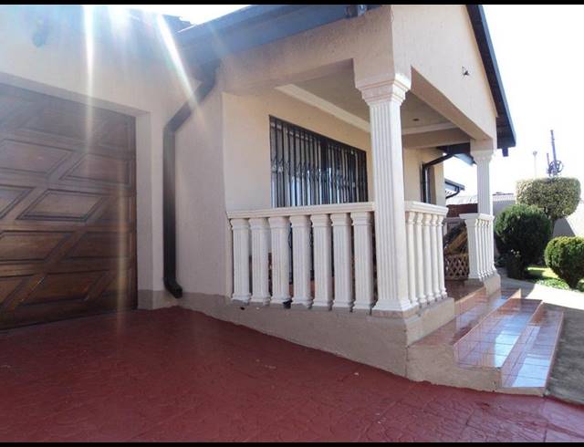 3 BEDROOM HOUSE FOR SALE IN DOBSONVILLE EXT 3